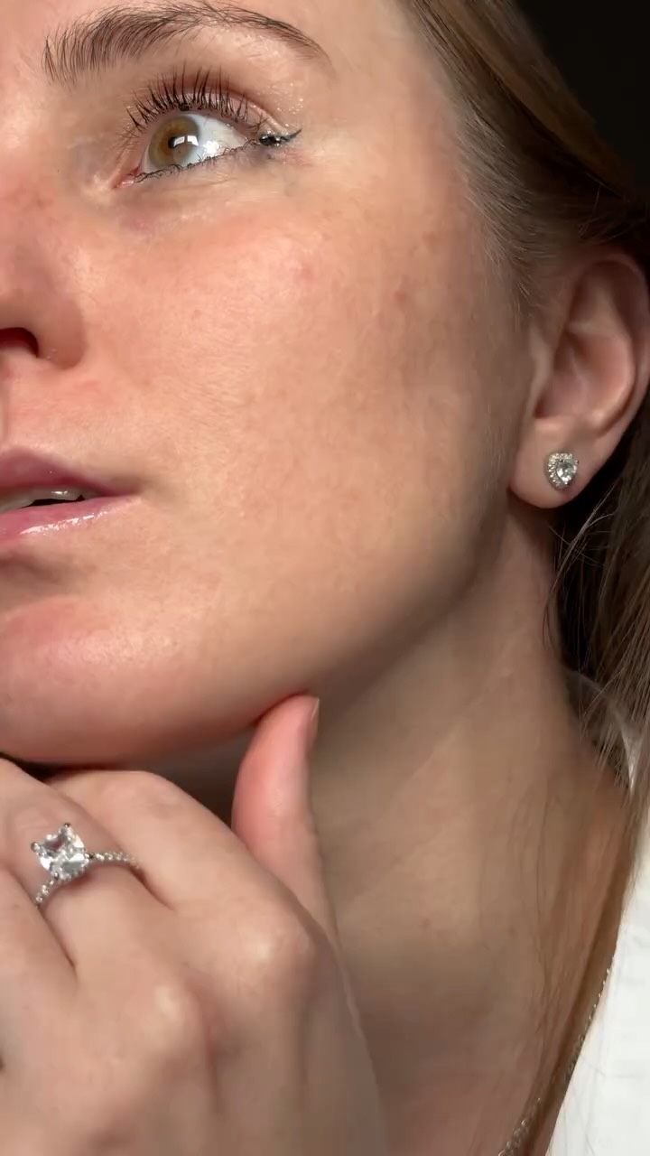 Instagram post by @historicday for EAMTI Jewelry. Caption reads: [...] lie in a box - it lives on me ✨
EAMTI....