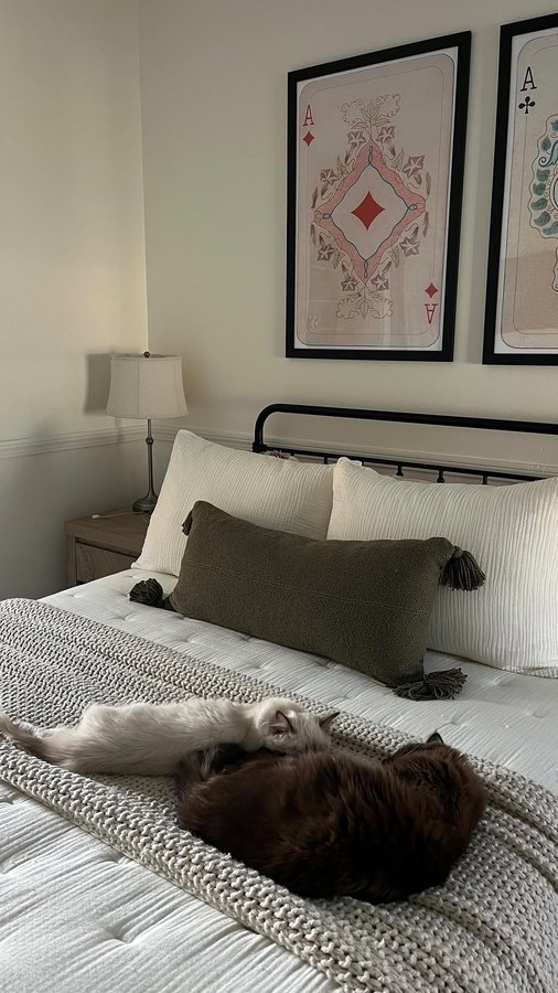 Instagram post by @hollyjreardon for RXBAR. Caption reads: #ad Cozy up this season with an @rxbar Gingerbread....