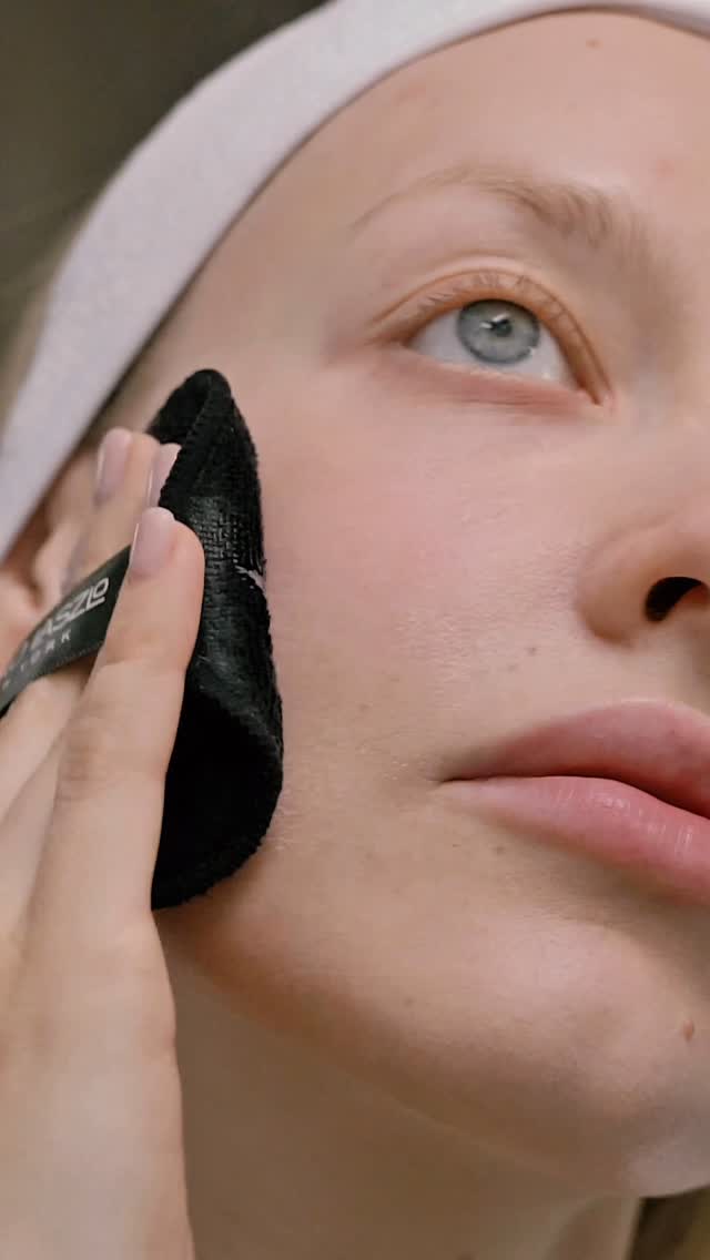 Instagram post by @olesyaromano for Erno Laszlo. Caption reads: [...] ↓ The Shake-It Tinted Skin Treatment....