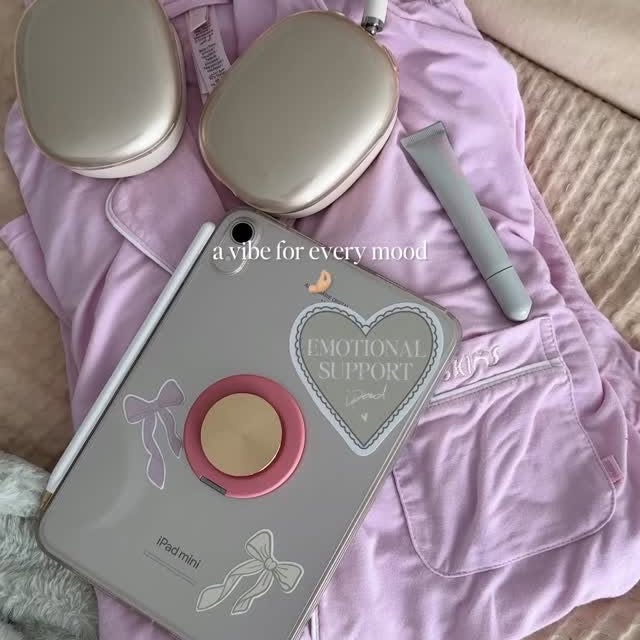 Instagram post by @alliemariedigital for PopSockets. Caption reads: An iPad girlies dream 🤩 I love to switch out my....
