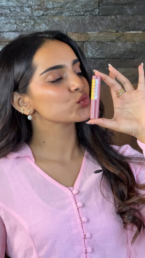Instagram post by @_.maanyaaa for Elle18. Caption reads: [...] 💄 🛍️ Shop now on Myntra & Nykaa! #Ad....