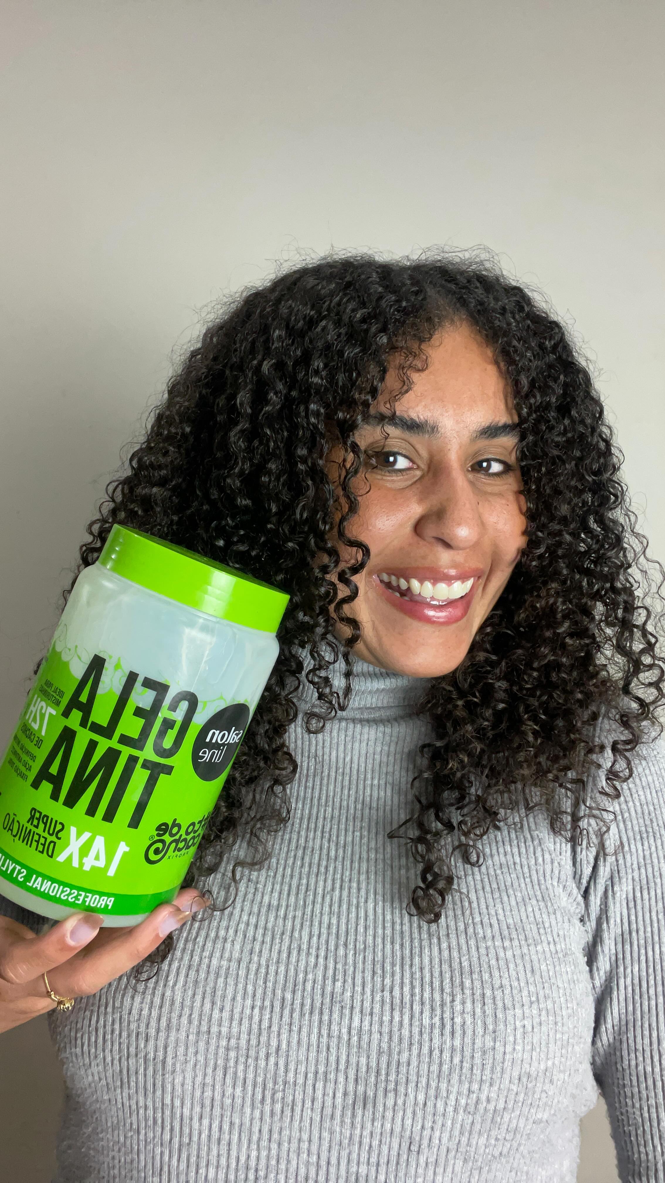 Instagram post by @_letcia_abreu for #todecacho. Caption reads: Um amor pela gelatina super definição viu meninas?....