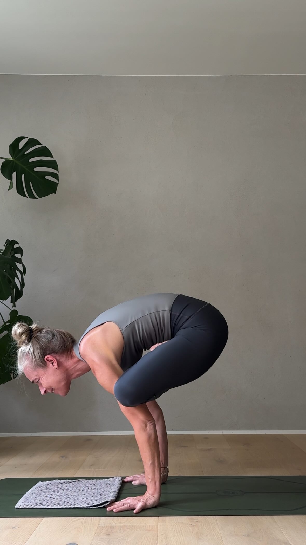 Instagram post by @lottasebzdayoga for Alo Moves. Caption reads: ▫️ #AloInversionAddict ▫️

Day 5 - TRIPOD....