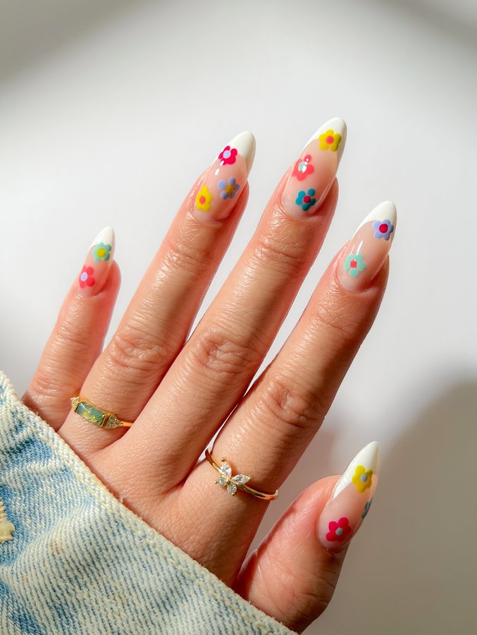 Instagram post by @mydumbnails for Caitlyn Minimalist. Caption reads: 🌸🌼🌺 Colors from @cirquecolors’ Crème de la....