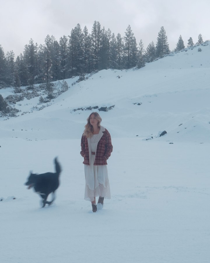 Instagram post by @sunnrayy for Moment. Caption reads: [...] the day chaser camera backpack from @moment....