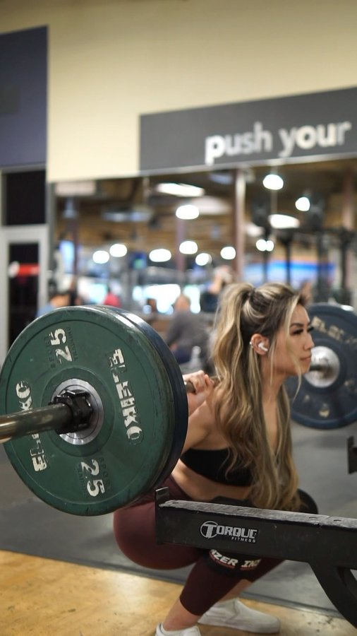 Instagram post by @lindaaabear for 24 Hour Fitness. Caption reads: 1% better everyday is the goal 🤝🏻 @24hourfitness....