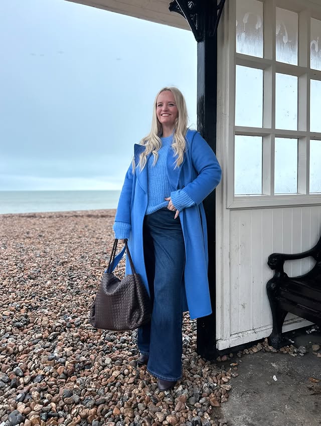 Instagram post by an influencer for Katie Loxton. Caption reads: [...] jeans are @newlook and bag @katieloxton.....