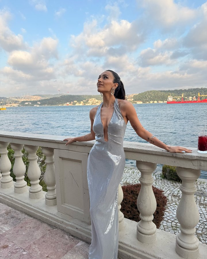 Instagram post by @md.kedy for Ipekyol. Caption reads: prom 🪩

.
.

saç&makyaj: made by me
elbise:....