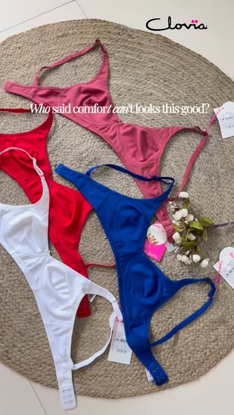 Instagram post by @dikshanijhawan_ for Clovia. Caption reads: Got my fav bras from Clovia — 4 for just ₹899....