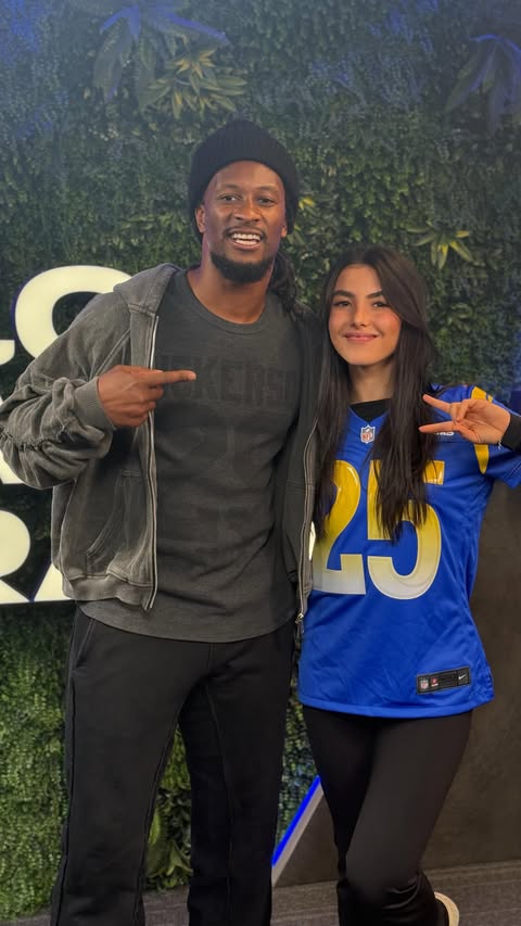 Instagram post by @itsandreabotez for Verizon. Caption reads: [...] 🏈
@NFLRacetotheEndZone #ad
@rams @verizon....