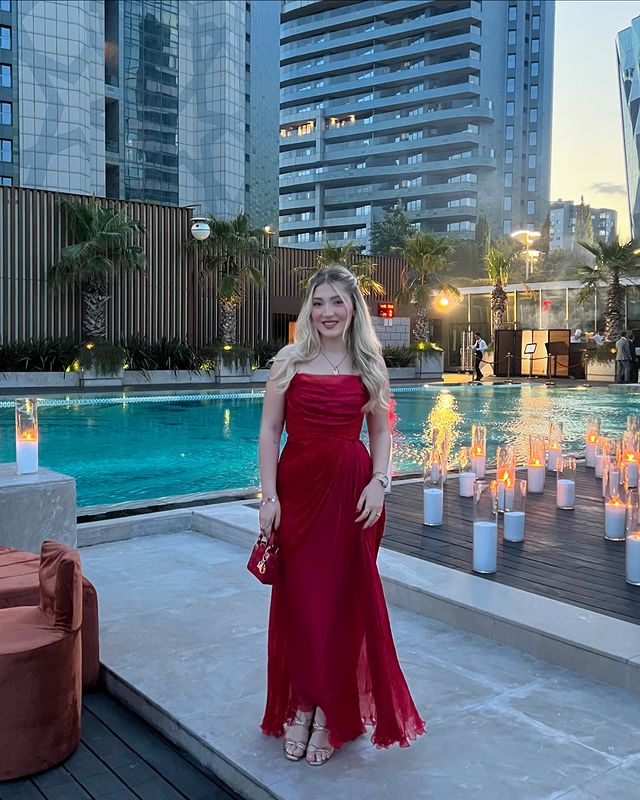 Instagram post by @defnetiftikk for AQUAZZURA. Caption reads: ❤️🌹 #reklam.