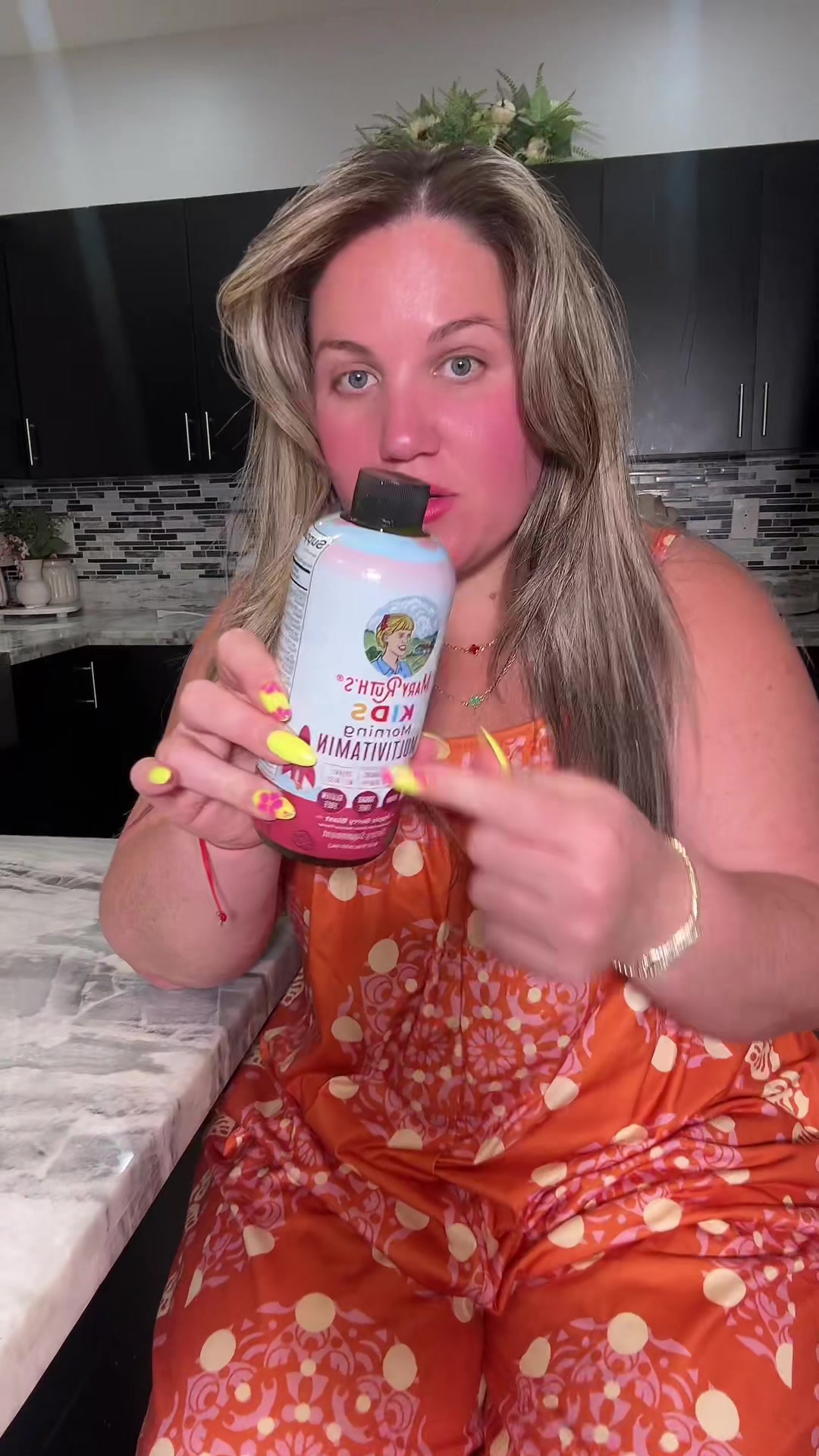 TikTok post by @maylaterecomienda for MaryRuth's Kids. Caption reads: Multivitaminico #dealsforyoudays #multivitaminico....