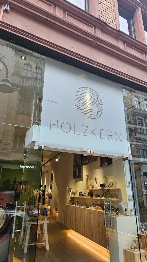 Instagram post by @_stefanie.oc for Holzkern. Caption reads: Werbung @holzkernwatches 📍Ehrenstr. 84 Köln....