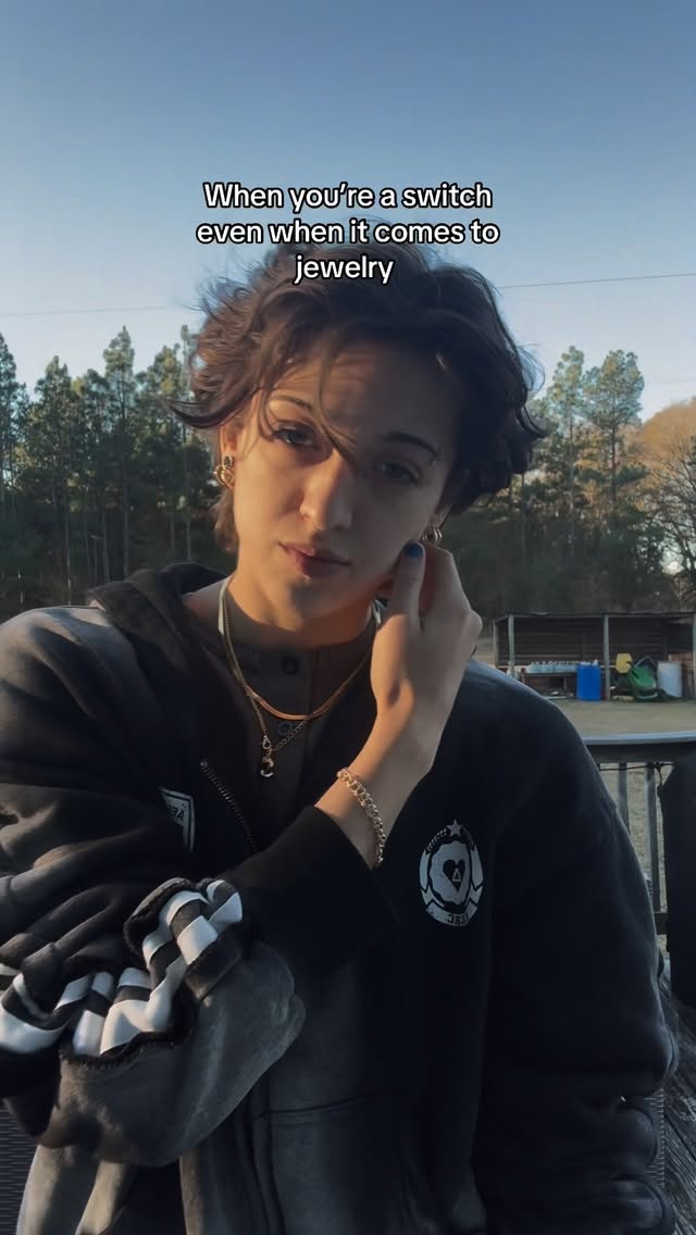 Instagram post by @sierra_locklear01 for EVRY JEWELS. Caption reads: Check out @evryjewels for some awesome jewelry!....