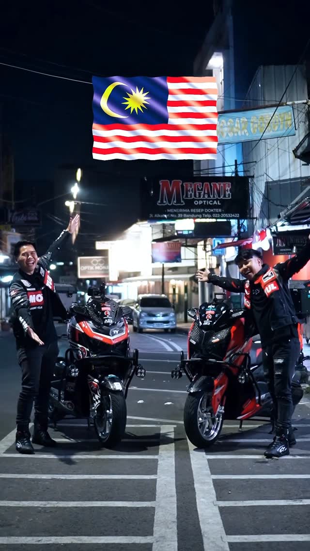 Instagram post by @akangmv_ for Yamaha Motor. Caption reads: Perdana Touring keluar negri 3000KM pakai duo....