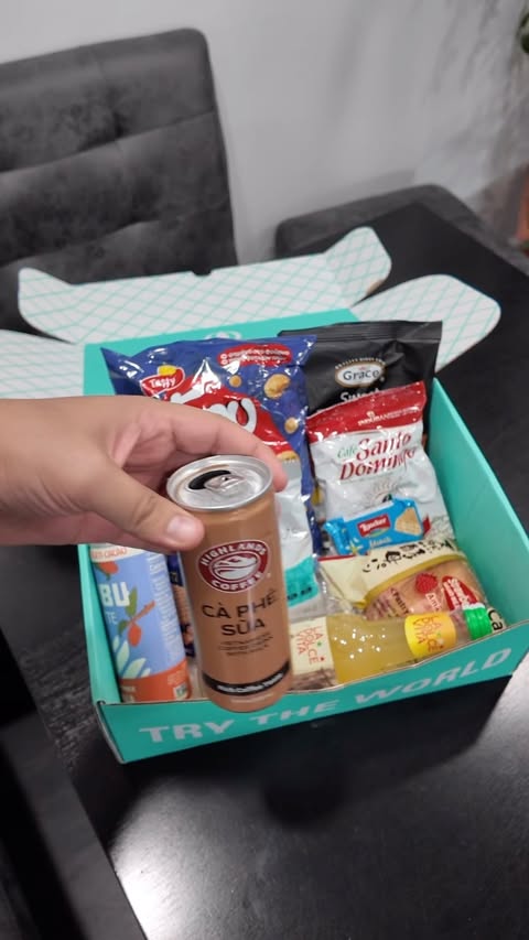 Instagram post by @jiovanniolvera for Try The World. Caption reads: [...] Check them out 👉 @trytheworld....