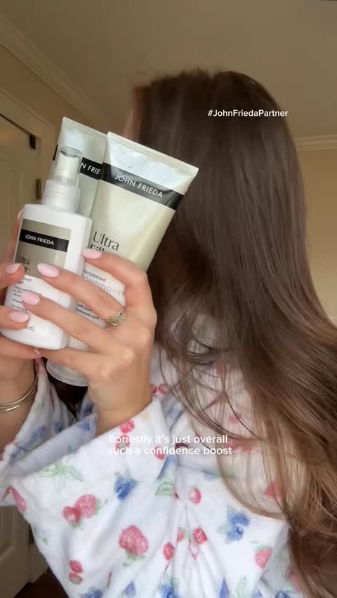 Instagram post by @alexistaliento for John Frieda US. Caption reads: [...] hair in just one wash using @johnfriedaus....