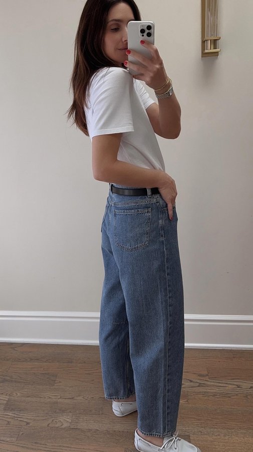 Instagram post by @abbyarad for Theory. Caption reads: these @theory__ jeans are just EASY

@theory__....