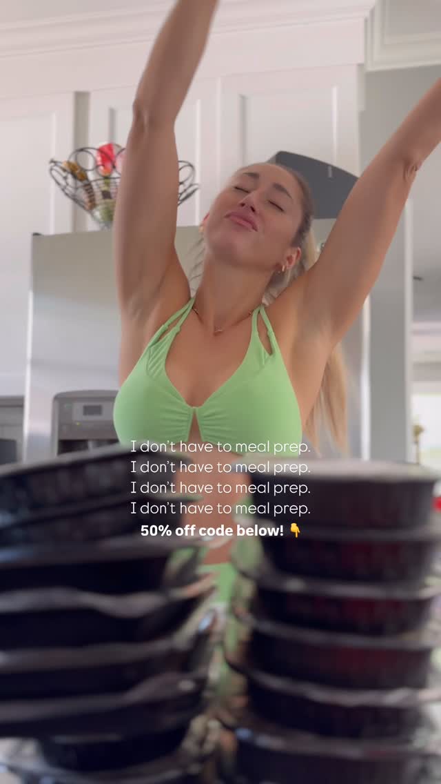 Instagram post by @fitness_skoops for FlexPro Meals. Caption reads: No time? Need food? Need a huge discount!? Use....