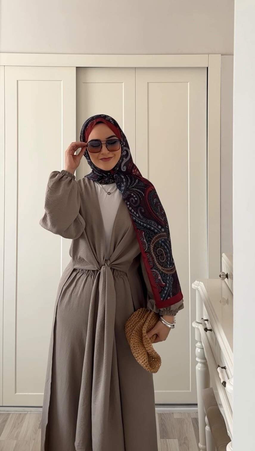 Instagram post by @mervebal1 for Modanisa. Caption reads: original and chic.. 💫🤎😮‍💨 @modanisa #reklam....