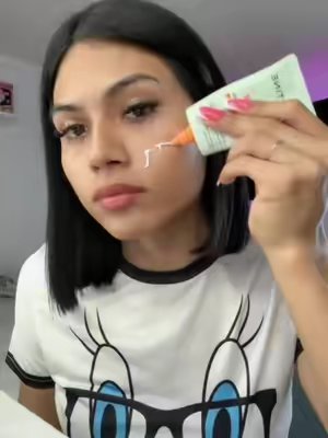 TikTok post by @selena_reyez for Mistine. Caption reads: @MISTINE SKINCARE #mistine [...].