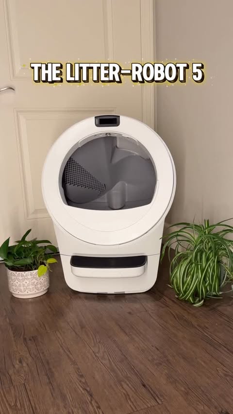 Instagram post by @melon.n.finn for Litter-Robot. Caption reads: #ad the @whisker Litter-Robot 5 is the perfect....