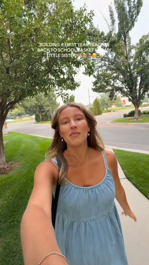 Instagram post by @lindsey_teaches for Beekeeper's Naturals. Caption reads: [...] #backtoschoolgifts....