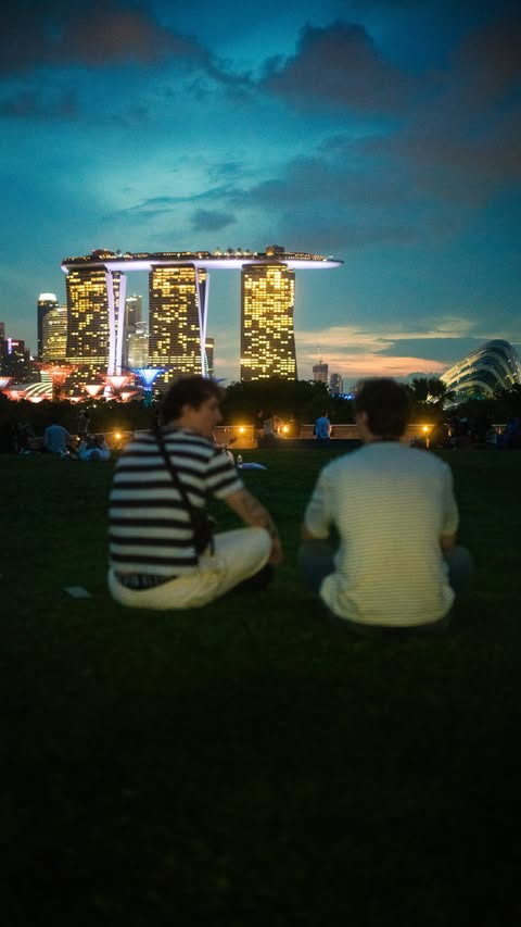 Instagram post by @heikolochmann for Visit Singapore. Caption reads: he/ro in Singapur core lol @visit_singapore....