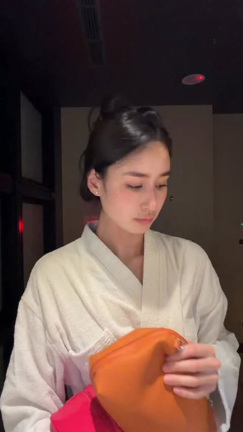 Instagram post by @meimeeiiiiiiii for La Roche-Posay. Caption reads: Full skincare routine! (For sensitive acne prone....