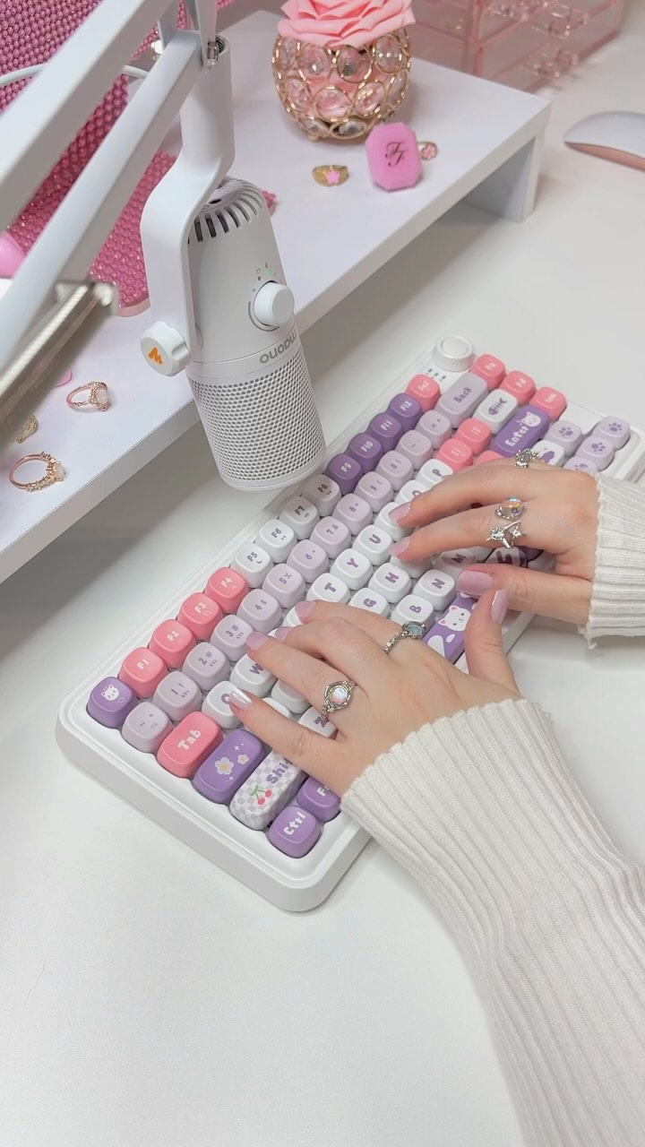 Instagram post by @daizedreams for DAREU. Caption reads: [...] is this keyboard!! 😍[AD] This is the DAREU....