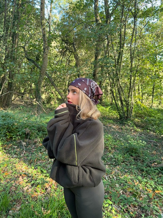 Instagram post by @chloefrater for TALA. Caption reads: this is completely my vibe @wearetala (ad).