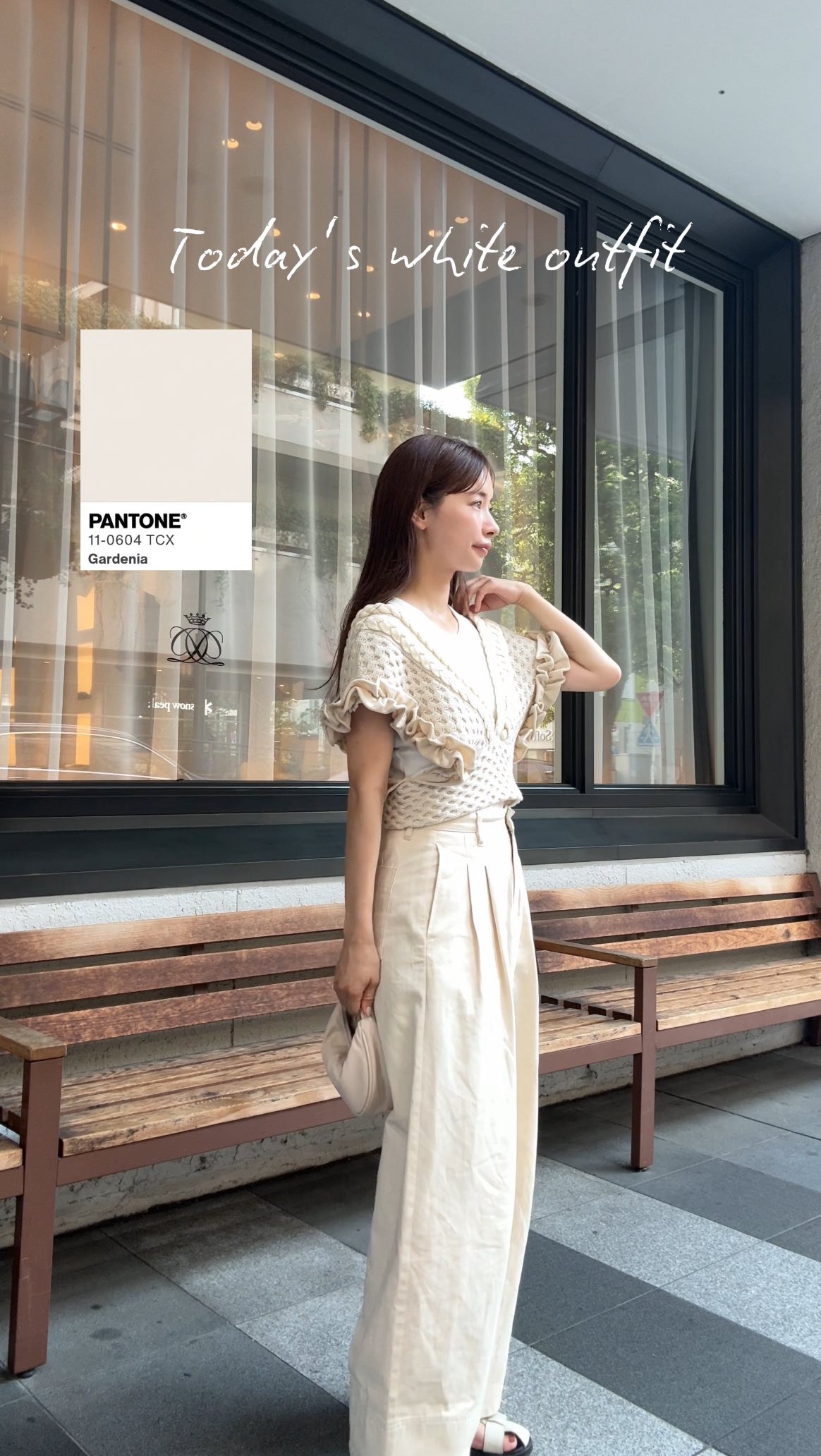 Instagram post by @natsukoakahani for LEINWANDE. Caption reads: 何種類も持ってる @leinwande_official....