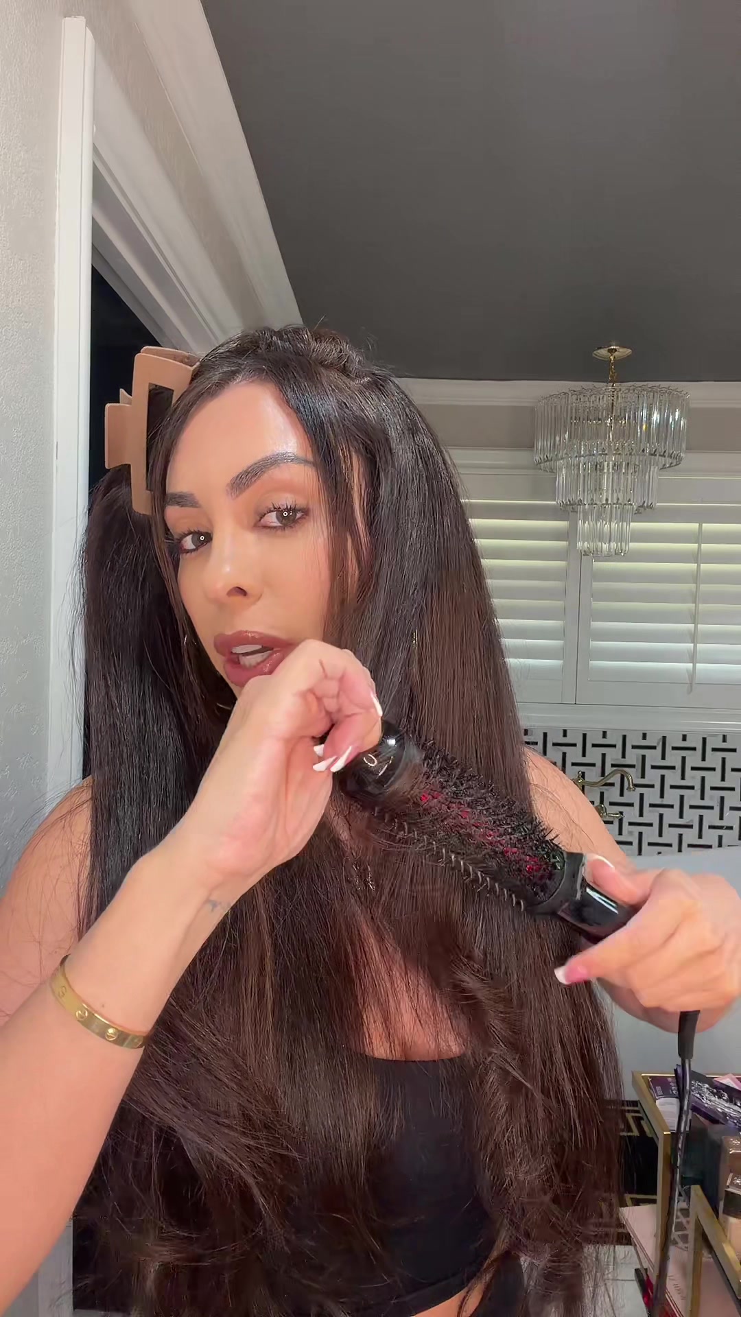 TikTok post by @leah_txreal for FoxyBae Hair. Caption reads: [...] #hairtutorial #blowout #foxybae @FoxyBae....
