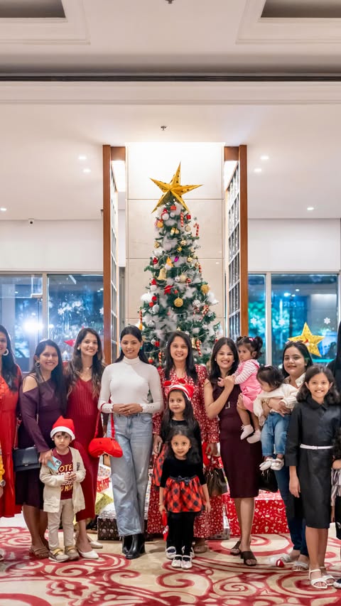 Instagram post by @niyaaboveskies_ for Hyatt. Caption reads: 𝐀𝐧𝐝 𝐣𝐮𝐬𝐭 𝐥𝐢𝐤𝐞 𝐭𝐡𝐚𝐭, 𝐭𝐡𝐞....