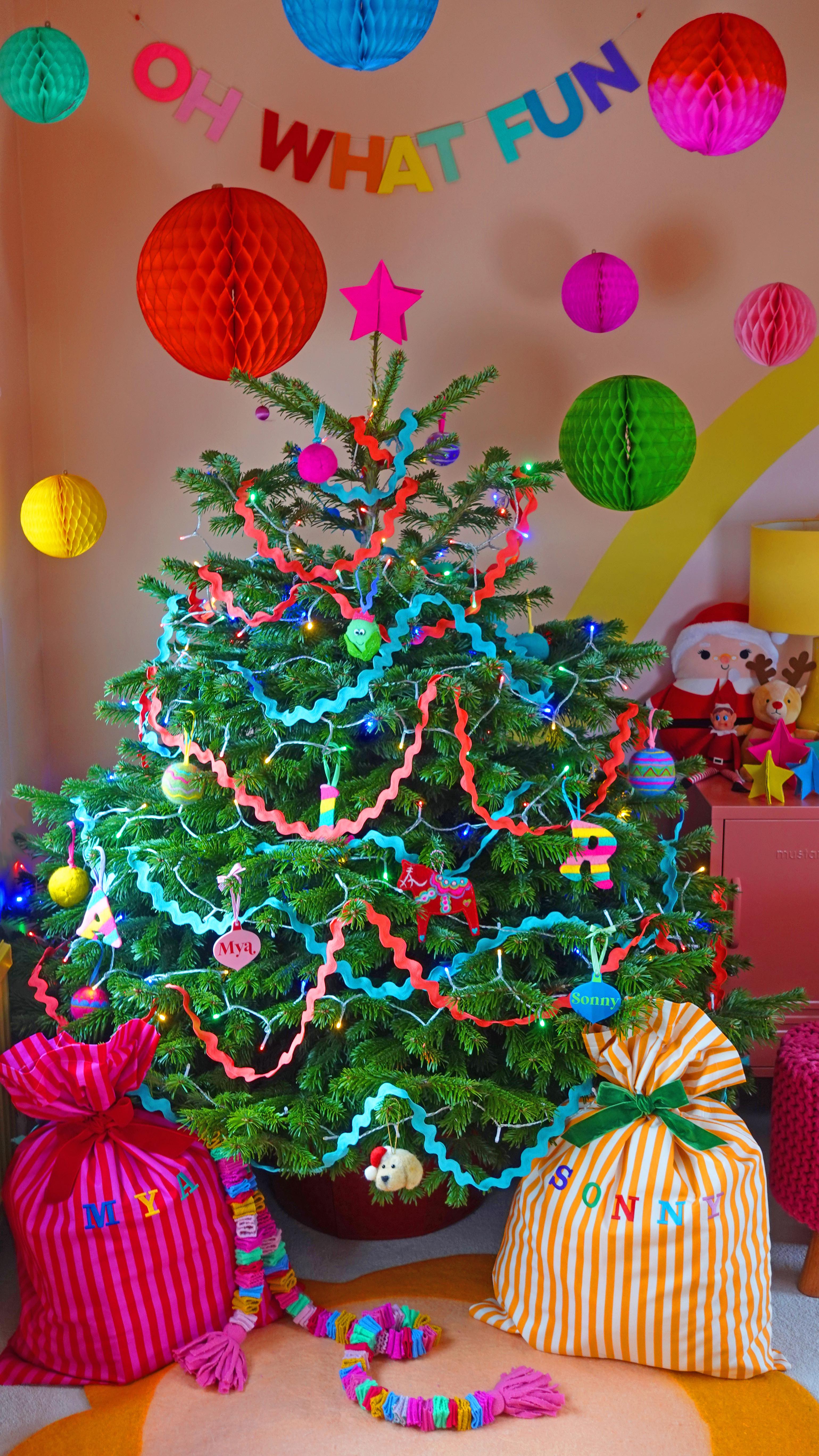 Instagram post by @therachelhendersonstudio for etsy. Caption reads: ad Watch till the end 😉🧝🎄💝✨What do you think....