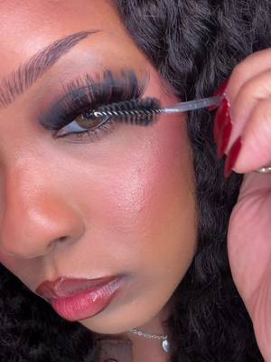 TikTok post by @karzjakeepsitcute for VAOFFICE. Caption reads: 25mm lashes really said “make the eyes the whole....