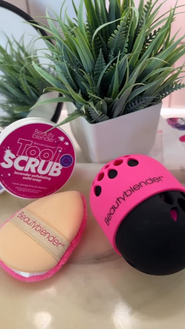 Instagram post by @shersharesbeauty for Beautyblender. Caption reads: [...] on the market but none are the OG....