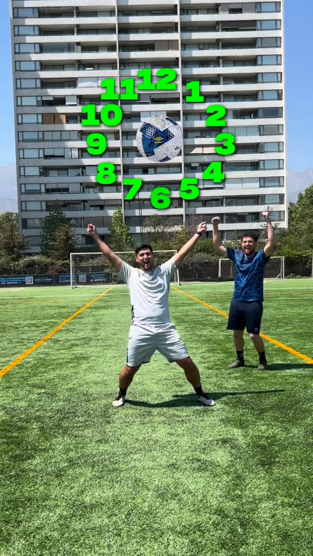 Instagram post by @soyelsepu for Umbro. Caption reads: Desafío Dominadas @umbrochile ⚽️

Junto a....