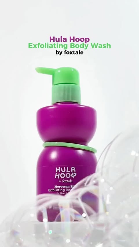 Instagram post by @ugcsumaiya for Foxtale. Caption reads: Hula Hoop Exfoliating Body Wash💜 erases body acne....