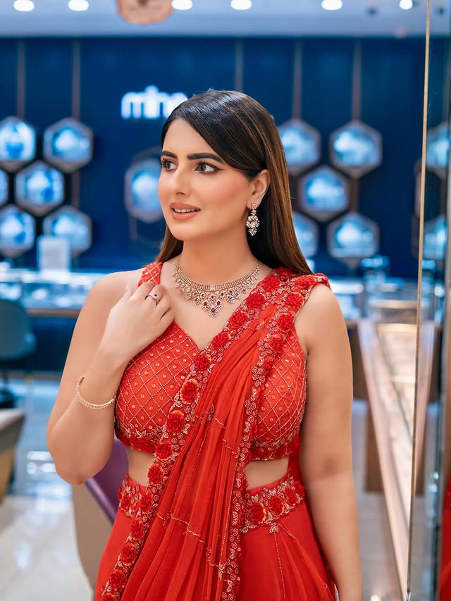 Instagram post by @theartistreshumalhotra for Malabar Gold and Diamonds. Caption reads: [...] a touch of timeless elegance at....