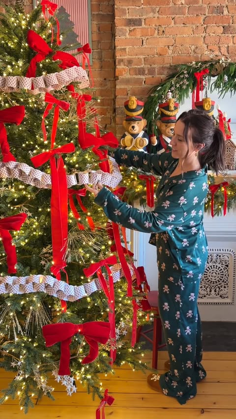 Instagram post by @chelseazeferina for Vera Bradley. Caption reads: A Very Vera Christmas starts with playful....