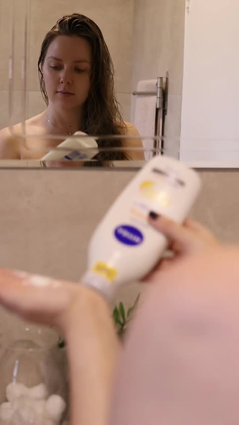 Instagram post by @jess.scholtzz for NIVEA South Africa. Caption reads: [...] #NIVEAQ10 #Sponsored @niveasouthafrica | AD.
