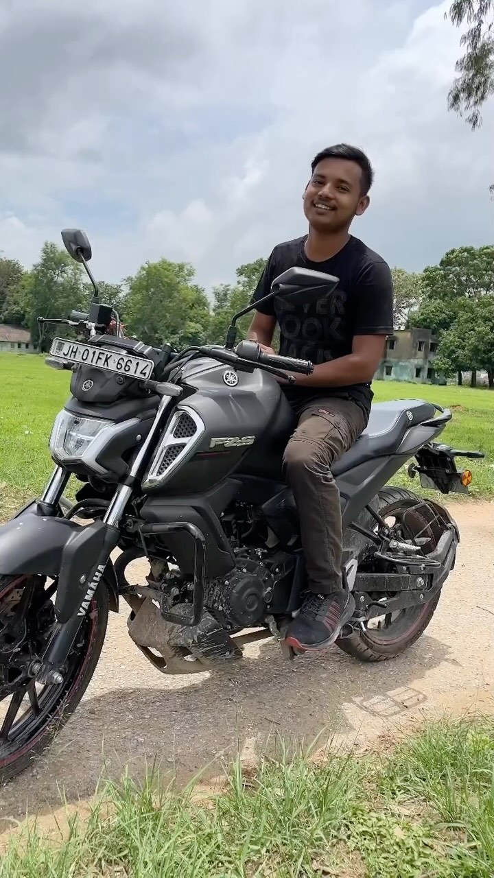 Instagram post by @himanshupandeymusic for WinBuzz. Caption reads: visit - : winbuzz.co.in.