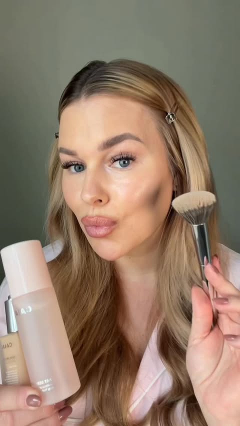 Instagram post by @sarasieppi for CAIA Cosmetics. Caption reads: mainos @caiacosmetics Mun nopean arkimeikin go-to....