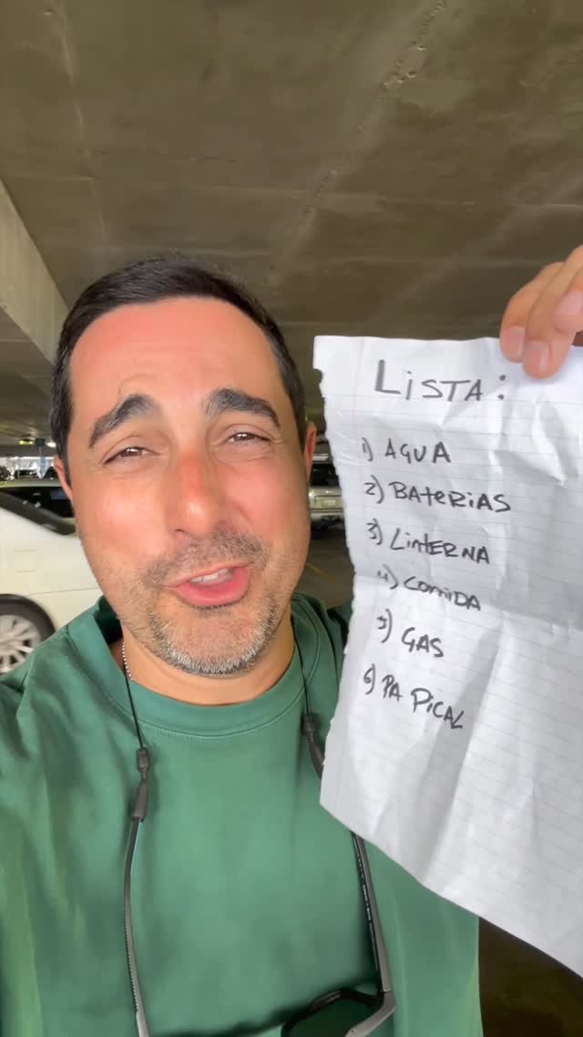 Instagram post by @alejandrogil7 for Walmart Puerto Rico. Caption reads: Esta temporada no me coge desprevenido. 🌀 Gracias....