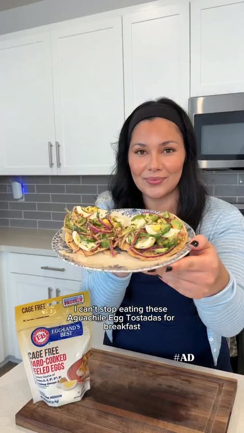 Instagram post by @vanessanoemayorquin for Eggland's Best. Caption reads: [...] pre-workout breakfast❤️‍🔥 #ad @egglandsbest....