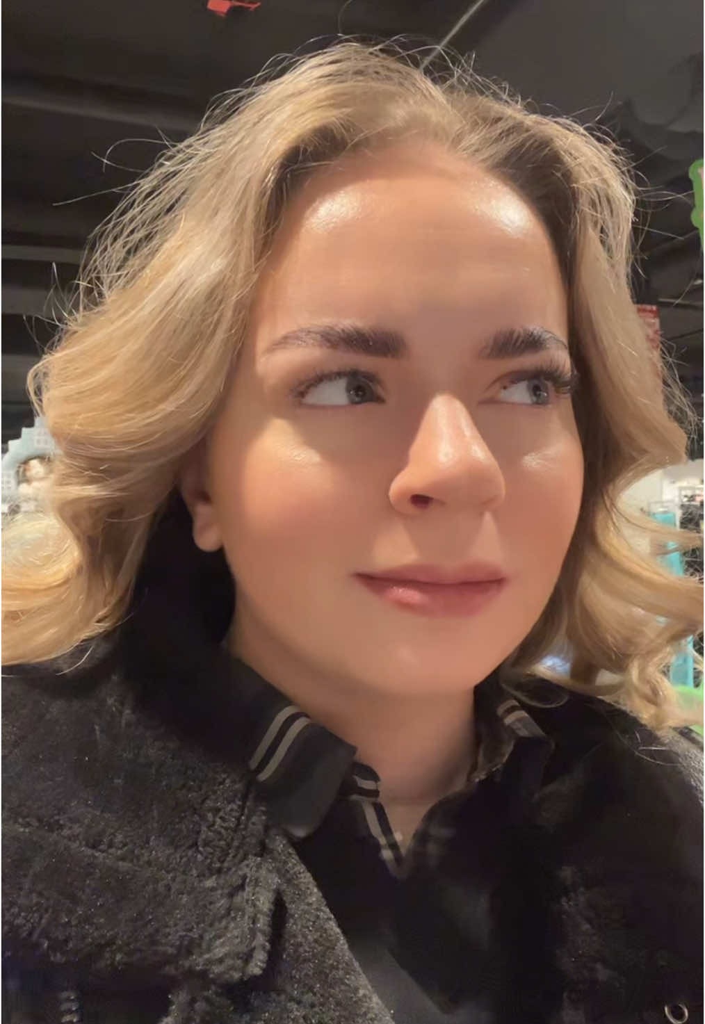 TikTok post by @robinesalomons for HEMA. Caption reads: @HEMA ik moest ff twee keer kijken #hema....