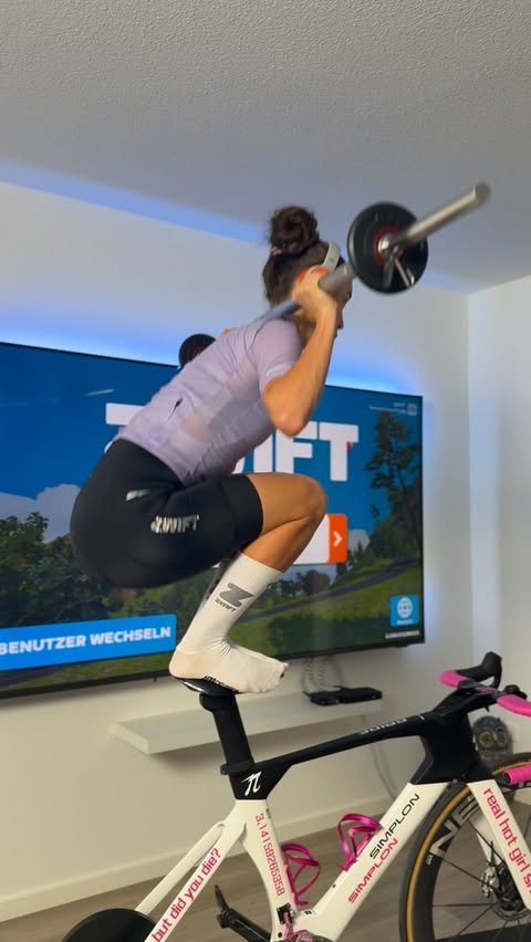 Instagram post by @piia_sophie for Zwift. Caption reads: [...] 💪😮‍💨 @wahoofitnessofficial with @gozwift....