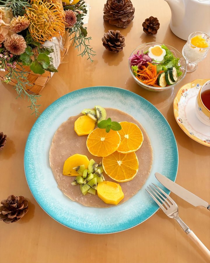 Instagram post by @leomam.kie for VICTORIA Design. Caption reads: 朝ごはん☆ガレットwithフルーツ
👉@leomam.kie

リールでも紹介しましたが、
週末の....