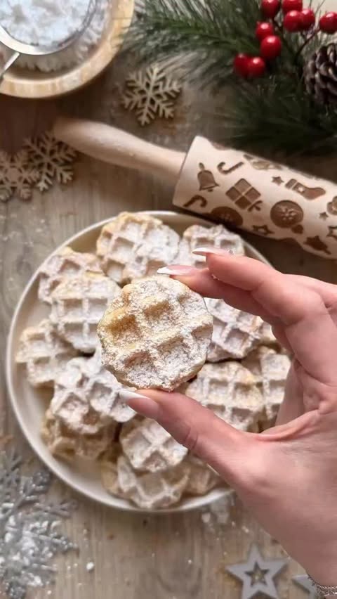 Instagram post by @julia.kitzmann for More Nutrition. Caption reads: ⬇️ ZUM REZEPT ⬇️ 

Waffel-Plätzchen 🥠 |....